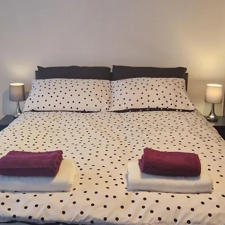 Large Double Room Near London Heathrow Airport